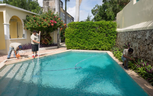 Merida Pool Cleaning